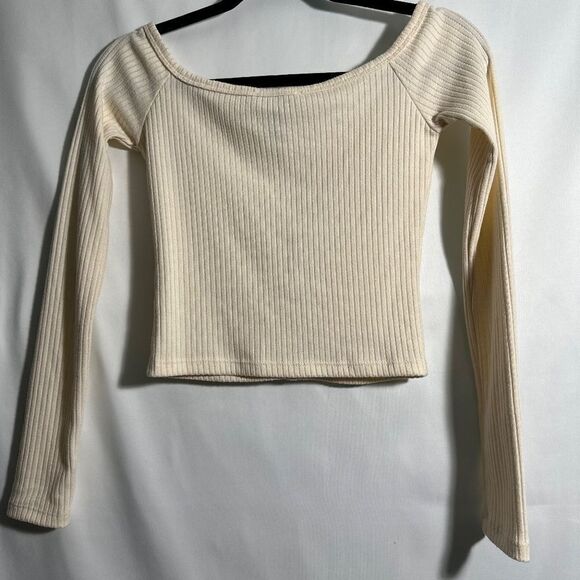Forever 21 Off the shoulder crop top (long Sleeve) Size : small - Picture 5 of 7
